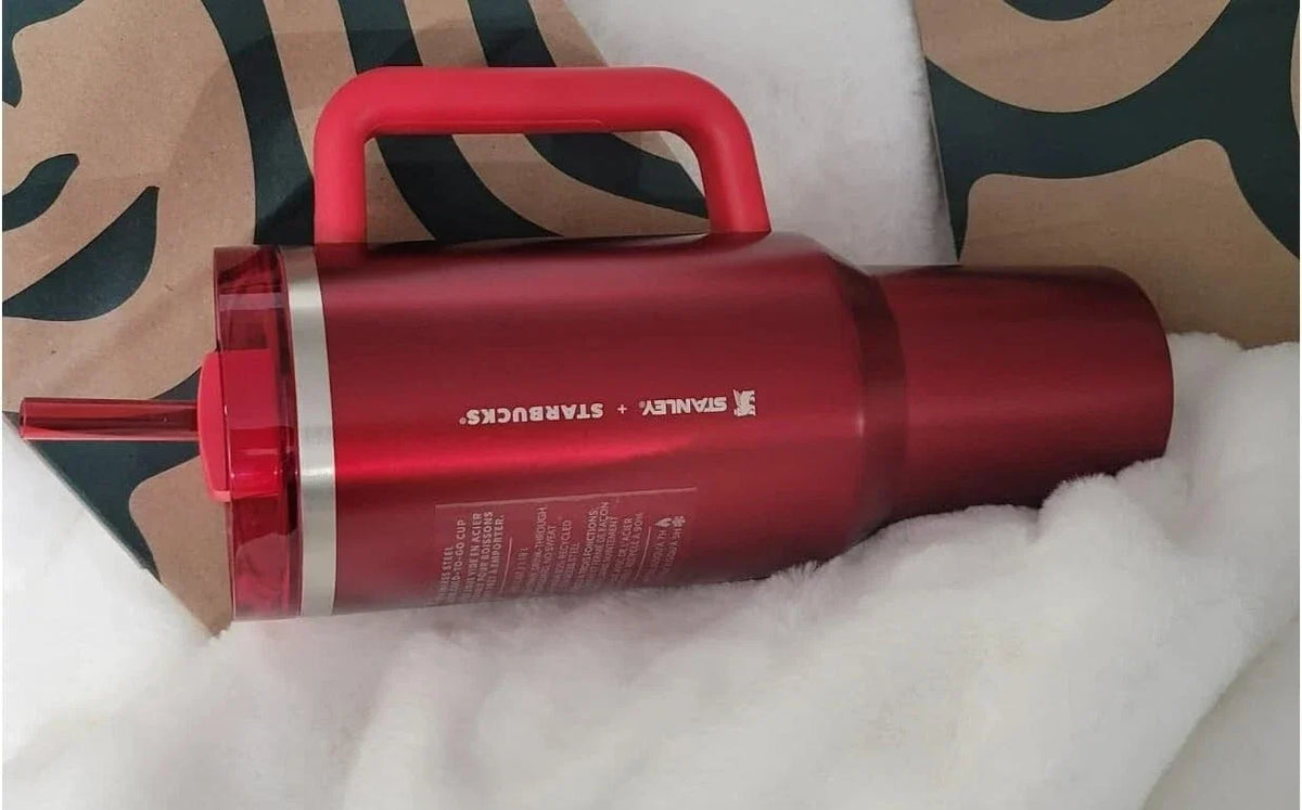 Stanley x Starbucks Holiday Red Quencher H2.0 FlowState Tumbler 40oz