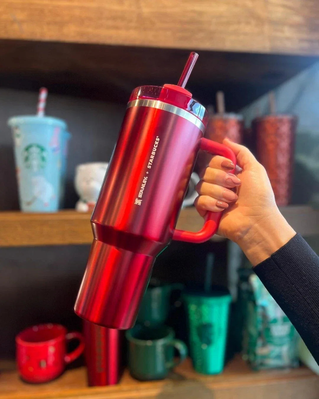Stanley x Starbucks Holiday Red Quencher H2.0 FlowState Tumbler 40oz Limited