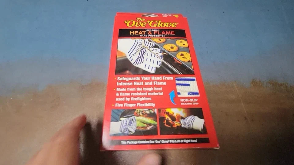 The Ove Glove Heavy Duty Oven Mitt Heat Resistant Non Slip Silicone Grip New